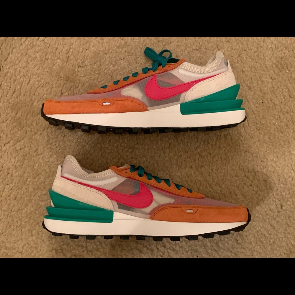 Nike Women’s Waffle One Sunrise Mystic Sz: 9